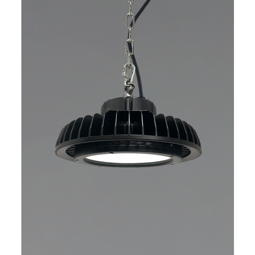 Alcon 15130, suspended commerciaal pendant light shown in black finish and with an inset trimmed lens and chain hanging cable.